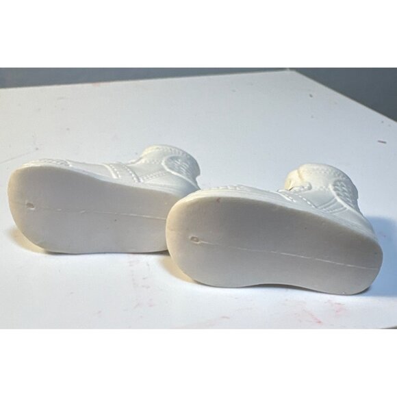 Monster High White Sneaker Shoes Deuce Gorgon Gil Game Night Mattel - Picture 4 of 4